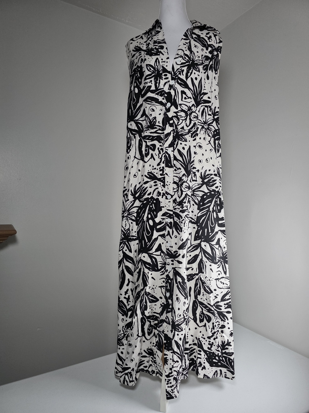 Black & White Floral Sleeveless Maxi Dress